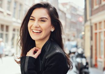 Pamer Dapat Banyak Kiriman Bunga, Irish Bella Tak Malu Ketahuan Pakai Kaus Murah!