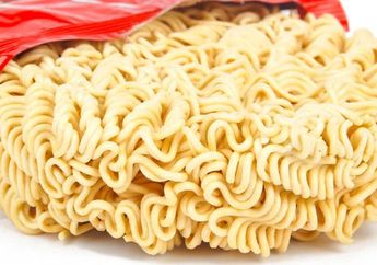 7 Makanan Buat Stok Anak Kos yang Lagi Merantau. Apa Favoritmu?