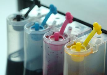 Pabrik Tinta Palsu Digerebek,30 Ribu Botol Tinta Palsu Epson Diamankan