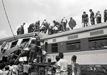 Hari Ini 32 Tahun Lalu, Dunia Transportasi Kita Dikagetkan Pada Tragedi Kereta Api Paling Berdarah di Negeri Ini. Foto-foto Memilukan Itu Jadi Saksi Bisunya.