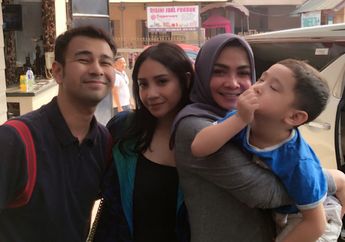 Khawatir Anak Sulungnya Bakal Makan Hati Setelah Dinikahi Raffi Ahmad, Rieta Amilia Justru yang Dibuat Jengkel Sang Presenter Saat Lebaran: Model Anak Zaman Sekarang Udah Lupa Sungkem!
