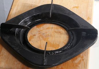 Cuma Pakai Bahan Dapur Ini, Kerak Pada Kompor Bisa Rontok dalam Sekali Usap hingga Mengkilap Seperti Baru