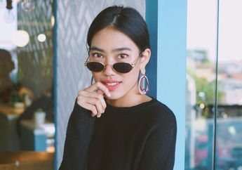 Intip Trik Seru Tampil Stylish dengan Rok Floral Ala Alika Islamadina!