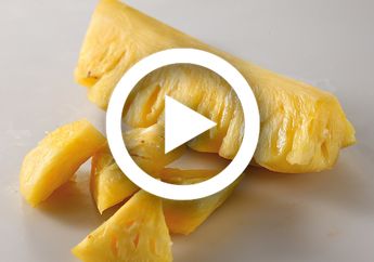 (Video) Cara Mengupas Nanas Paling Praktis dan Cepat, Pemula Pun Bisa Tiru!