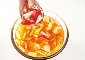 Cara Membuat Asinan Ala Pedagang Supaya Buah Tetap Renyah dan Tidak Lembek, Ternyata Kuncinya Ada Pada Langkah Ini! Gampang Banget