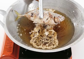 Salah Satunya Pakai Kulit Pisang, Begini Cara Membuat Minyak Goreng Bekas Jadi Jernih Lagi Seperti Baru Beli Di Pasar
