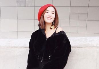 7 Fashion Modis dengan Outfit Hitam Ala Vlogger Korea Joan Kim