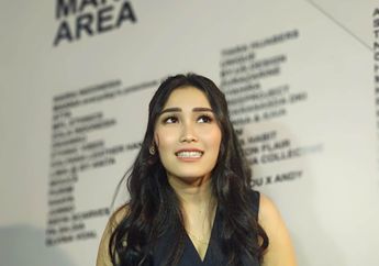 Ayu Ting Ting Pakai Tas Seharga Rp300 Juta Saat Hadiri Jakarta Fashion Week 2019