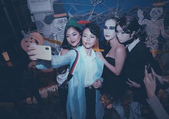 Dulu Genggam Erat Tangan Ashraf Sinclair Sewaktu Perayaan Halloween Nan Meriah, Kini BCL Terus Memegang Benda Ini Sewaktu Pemakaman Sang Suami