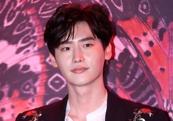 Fan Meeting Hari Ini, Lee Jong Suk Dapat Sambutan Hangat dari Para Penggemar di Bandara!