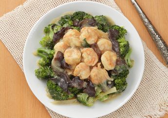 Resep Brokoli Siram Saus Miso Enak, Menu Makan Malam Kaya Gizi