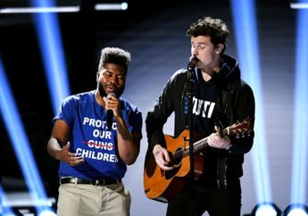 4 Pesan di MV Youth Shawn Mendes & Khalid, Ajakan Buat Pemilih Muda AS