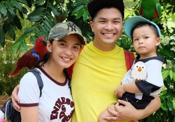 Sesi Foto Natal, Ekspresi Berdoa Nastusha Olivia Alinskie Gemesin Banget