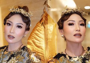 Tidak Sungkan! Ayu Dewi Ceritakan Kisah Cintanya dengan Zumi Zola