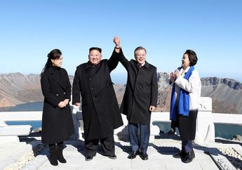 Dikenal Lebih Garang dan Galak Dibanding Sang Ayah, Rupanya Kim Jong Un Tak Pernah Pelit Tawa di Depan Kamera. Salah Satunya, Waktu Foto Selfie Ini