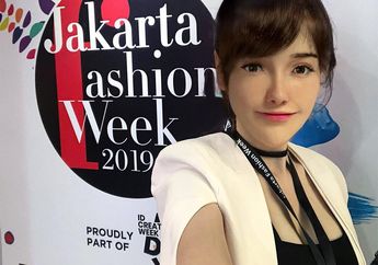 Viral Karena Visual Digital Menawan Bak Barbie Hidup, Intip Gaya Fashion Modis Thalasya Pov!