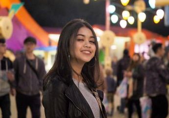 4 Gaya Yasmeen Fadilah, Anak Andra Dewa 19 dengan Outfit Monokrom. So Stylish!