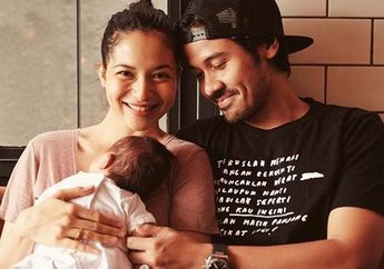 Selesai Panggang Brownies, Putri Marino Bagikan Foto Sang Putri, Lesung Pipinya Persis Chicco Jerikho!