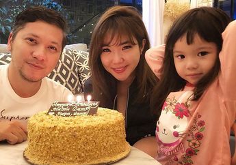 Gading Marten Berikan Kejutan Kue Ulang Tahun, Warganet Malah Salah Fokus ke Wajah Gisella Anastasia, Ada Apa?
