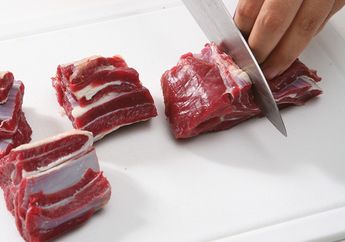 Tips Agar Bumbu Meresap Pada Daging, Ternyata Menusuk Daging Saat Dimasak Itu Salah Besar, Lo!