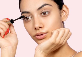 Coba 3 Mascara Remover yang Mudah Hilangkan Maskara & Aman di Mata!