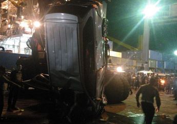 Satu Keluarga di Jayapura Tewas Akibat Mobilnya Terjun Bebas ke Laut!