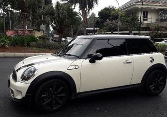 Tunggak Pajak Kendaraan Hingga 30 Juta, Pemilik Mini Cooper Langsung Bayar Tunai saat Kena Razia