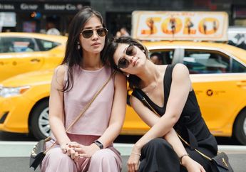 Gracia Indri dan Gisela Cindy Tampil Kompak dengan Plaid Blazer, Sister Goals Banget!