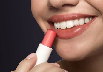 Biar Lebih Fresh & Manis, Yuk Pakai 3 Tinted Lip Balm Kece Ini!