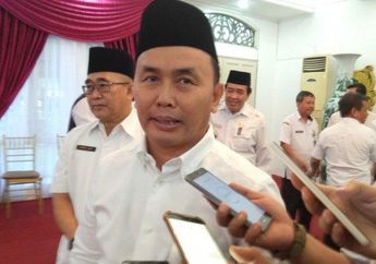 Mengamuk Saat Nonton Pertandingan Sepak Bola, Sugianto Sabran Mantan Suami Ussy Sulistiawaty Lempar Botol Tak Terima Ulah Wasit yang Dituding Berat Sebelah: Kalau Begini Sepak Bola Kita Nggak Bisa Maju!