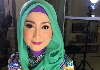 Delapan Tahun Jalin Hubungan Namun Tak Kunjung Dinikahi Irwan Mussry hingga Sering Diajak Naik Helikopter Pribadi, Desy Ratnasari Tiba-tiba Pamer Foto Bersama Lelaki Ganteng dan Berotot, Siapakah Dia?