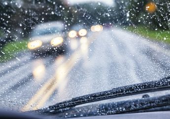 Berkendara Lebih Aman, Rajin Cek 8 Hal Ini Pada Mobil Saat Musim Hujan