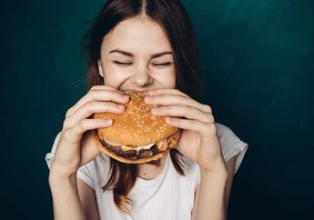 5 Cara Menipu Otak Biar Lebih Cepat Kenyang & Makan Enggak Berlebihan!