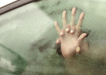 Nekat Ngeseks di Depan Jendela dengan Tirai Terbuuka dan Jadi Tontonan Umum, Sepasang Kekasih Ini Tetap Lanjut Ena-ena Meski Sudah Ditegur Warga