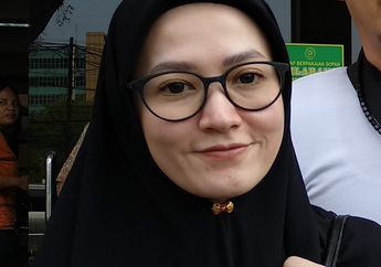 Lepas dari Hukuman Pidana, Tangis Lyra Virna Pecah di Ruang Sidang