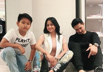Dikejutkan Kue Ulang Tahun Saat Sampai 'Kahyangan', Penampilan Dewi Perssik Saat Bangun Tidur Jadi Sorotan