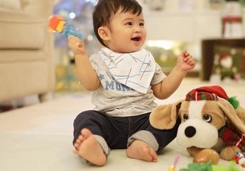 Raphael Moeis Terpeleset Ketika Bermain, Lihat Potretnya yang Lucu Ketika Bersama Harvey Moeis Ini