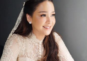 Maia Estianty Pamer Makan Serangga Goreng, Warganet Malah Salah Fokus ke Cincin Berliannya, ‘Silau Banget Bun!’