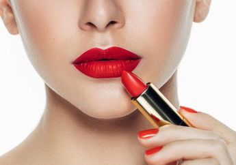 Gini 7 Cara Pakai Lipstik Merah Biar Enggak Berantakan. Makin Menawan!