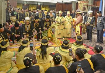 Yuk Simak Deretan Foto Penobatan Sultan Kutai Kartanegara yang Baru