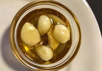 Tak Ada Salahnya Konsumsi Rendaman Bawang Putih dan Madu Selama 7 Hari Saat Perut Kosong, Rasakan Manfaatnya untuk Tubuh Anda