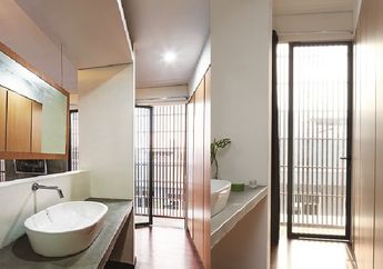 Inspirasi Desain Kamar Mandi Industrial, Sejuk Banyak Bukaan