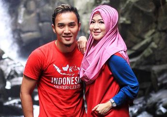 Menikah Kedua Kali dengan Berondong, Mesranya Okie Agustina dan Suami Ketika Sarapan Buat Warganet Baper!