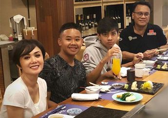 Bukan Cuma dengan Raffi Ahmad, Begini Mesranya Yuni Shara saat Makan Malam Bersama Mantan Suami