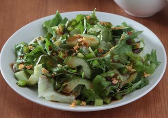 Resep Green Salad With Balsamic Garlic Enak, Camilan yang Enggak Bikin Gendut
