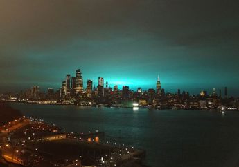 Heboh Cahaya Biru di Langit New York, Sempat Disangka Aktivitas Alien!