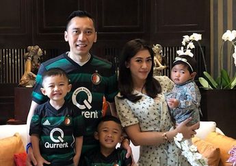 Sederhananya Penampilan Menantu SBY, Aliya Rajasa, Saat Umroh Bersama Keluarga, Anggun dan Bersahaja dalam Balutan Hijab!