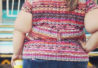 Tak Bisa Kendalikan Ngemil Setiap Hari, Titi Wati Kini Hanya Bisa Terbaring karena Obesitas