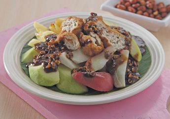 Resep Membuat Rujak Buah Bumbu Petis, Ngerumpi Bareng Tetangga Jadi Makin Seru