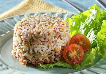 Masak Apa Besok? Seporsi Nasi Merah Ayam Sayur Ini Bikin Perut Cukup Kenyang